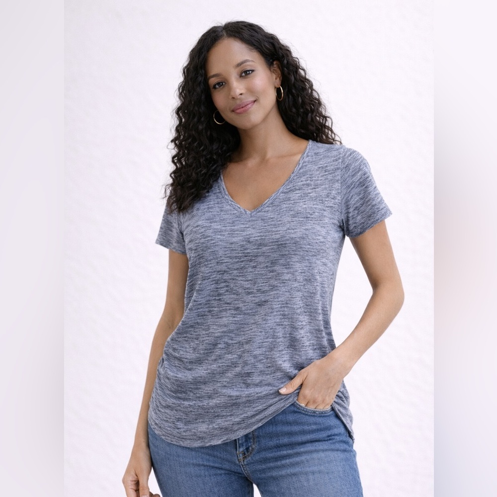 5/$25 - REITMANS Women's Gray V-Neck Top